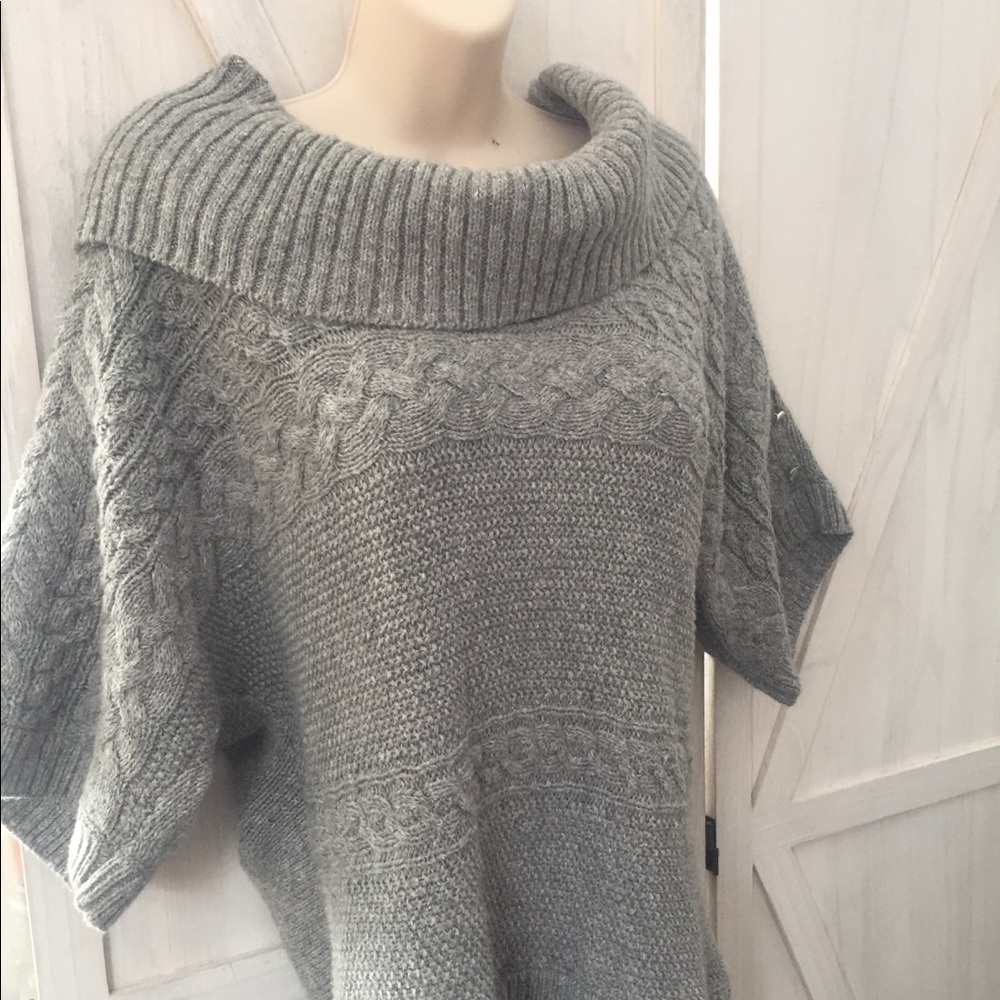 BHWH Gray Sweater M offshoulder cowlneck cableknit